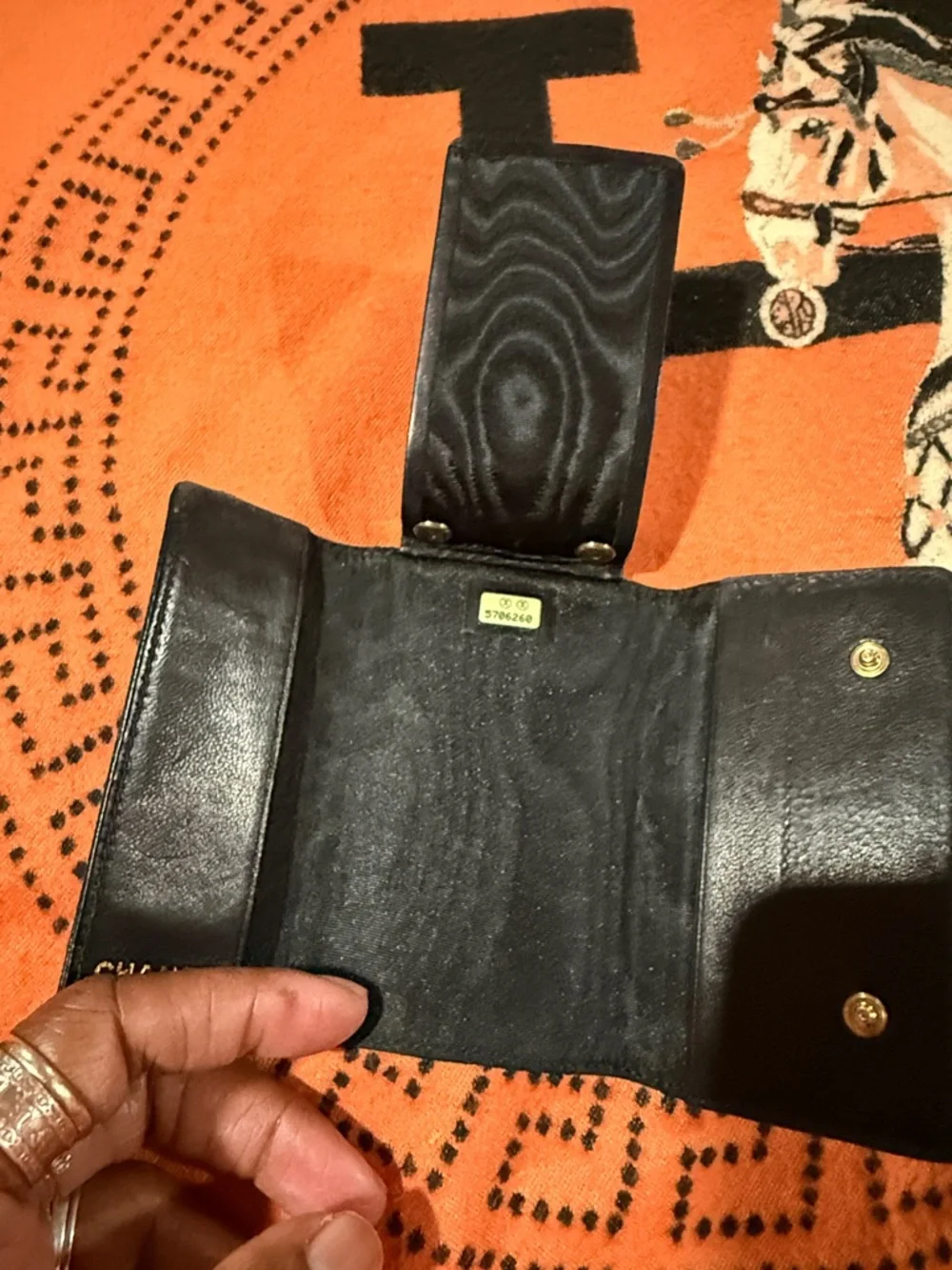 CHANEL Black Caviar Leather Key & Card Holder - Picture 2 of 8